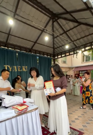🎓 309 бітірушімізге аттестат табысталды.