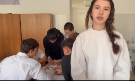 В рамках празднования Дня лицея прошёл конкурс защиты профилей классов. 10 «Б» класс представил своё направление в оригинальном формате,