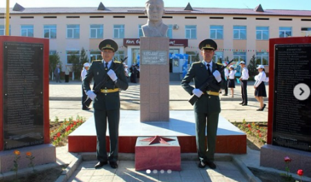 №23 мектеп-лицейінің 9 “Ж” сынып оқушысы Оразәлі Нұрислам Шымкент қаласы Білім басқармасының Әдістемелік орталығы ұйымдастырған «Батырлар арамызда» атты қалалық ғылыми-зерттеу жоба байқауына қатысуда.