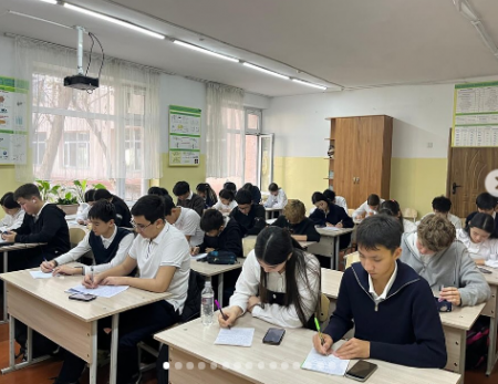 “Заң және тәртіп” идеологемасын ілгерлету жөніндегі жобаларды іске асыруды бақылаудың 19-тармақшасына сәйкес “Полиция және балалар – бірге қауіпсіздік үшін” акциясы өткізілуде.