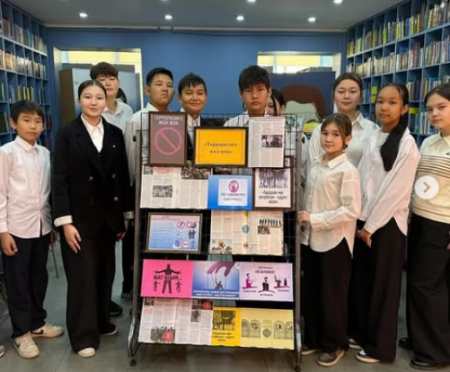 📚 Орталық кітапханада дәстүрлі құндылықтар мен Қазақстан мәдениетінің рухани негіздерін дәріптеу мақсатында “Терроризмге жол жоқ” атты көрме-шолу ұйымдастырылды.