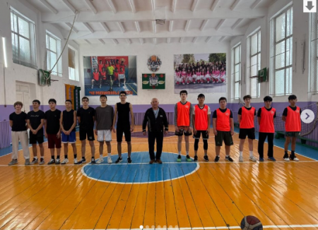 Среди учащихся 10-х классов прошёл захватывающий турнир по баскетболу, подаривший зрителям яркие эмоции, командный дух и настоящую спортивную борьбу.