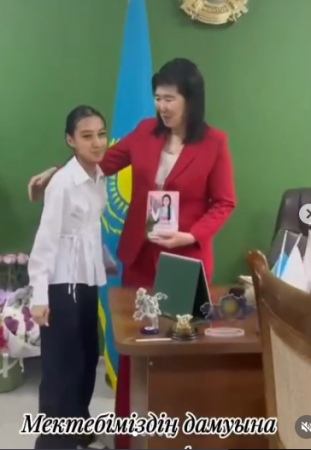 8 наурыз мерекесі қарсаңында мектебімізде ерекше жылы атмосфера қалыптасты. Оқушылар ұстаздарын көктем мерекесімен құттықтап, гүл шоқтарын табыстады.