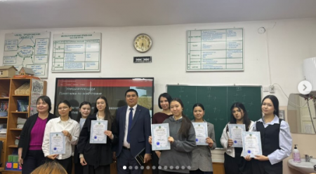 В рамках плана воспитательной работы и патриотического воспитания подрастающего поколения учителя М.О истории и географии Алауова Г.О и Каева П.В провели урок-конференцию, посвящённый 160-летию Алихана Букейханова.