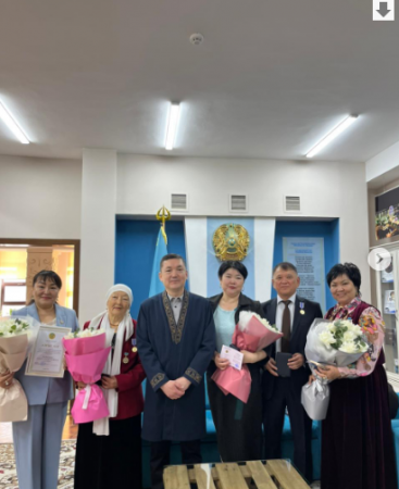 Мектебіміздің қазақ тілі мен әдебиеті пәні мұғалімі Турегельдиева Акмарал Тураровнаны «Ы. Алтынсарин» төсбелгісімен марапатталуымен шын жүректен құттықтаймыз!