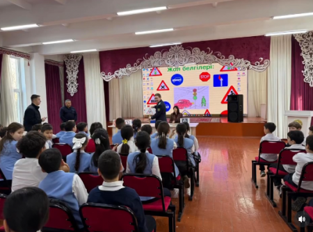 Мектебімізде жол қауіпсіздігін қамтамасыз ету және жол-көлік оқиғаларының алдын алу мақсатында қалалық прокуратура қызметкерлерімен кездесу ұйымдастырылды. Кездесу барысында мамандар оқушыларға жол қозғалысы ережелерін жан-жақты түсіндіріп, қауіпсізд