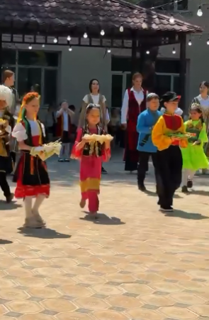 1 мамыр – Қазақстан халқының бірлігі күніне орай мектебімізде мерекелік концерт ұйымдастырылды.